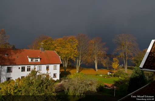 Ett åskoväder drar in över Vänersborgsviken.