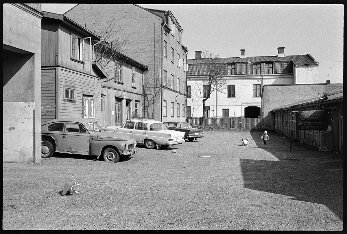 Innergården Kronogatan 7 1972. Foto Vänersborgs museum.