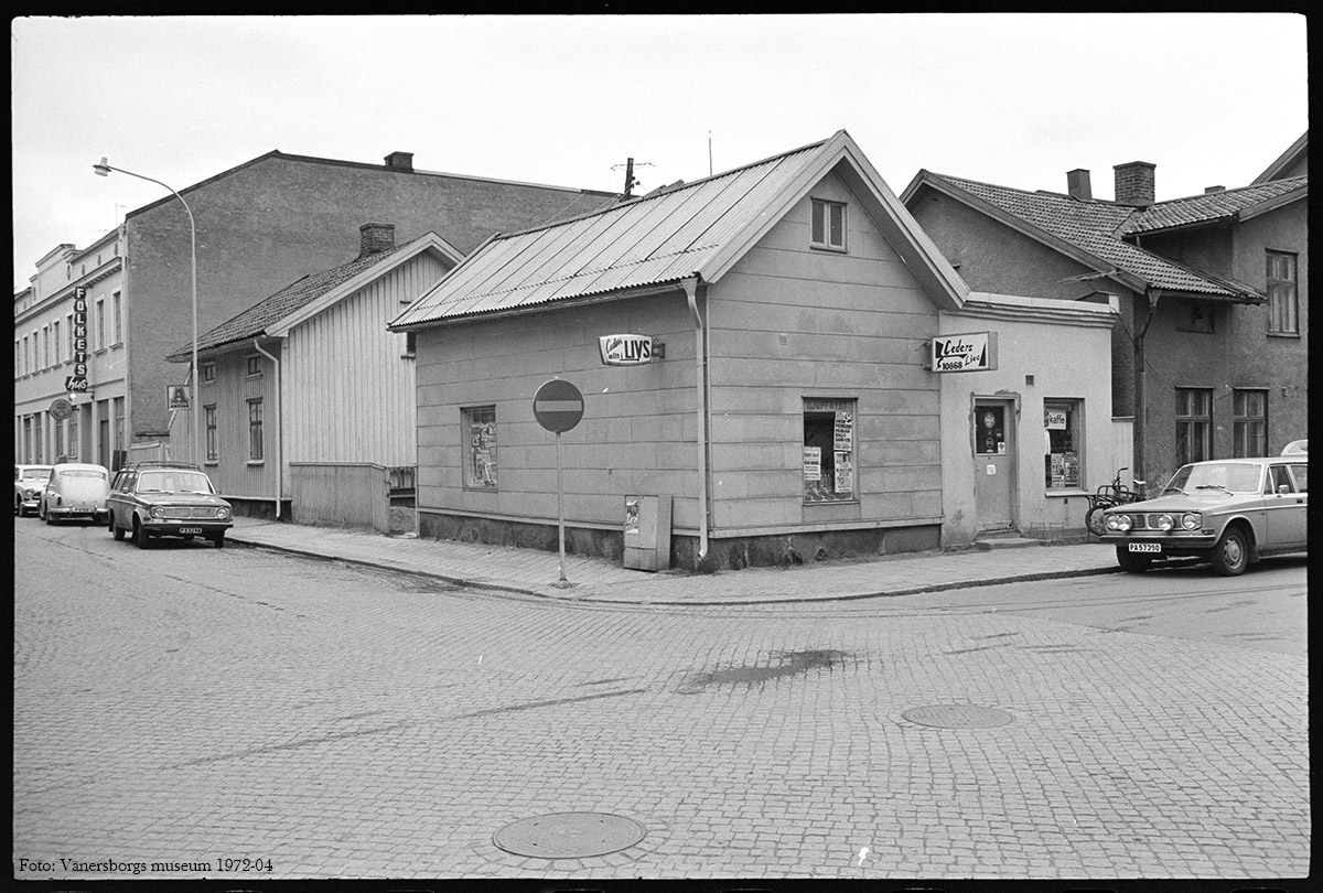 Korsningen Nygatan - Kyrkogatan 1972-04. Foto: Vänersborgs museum (B00645-043-23)