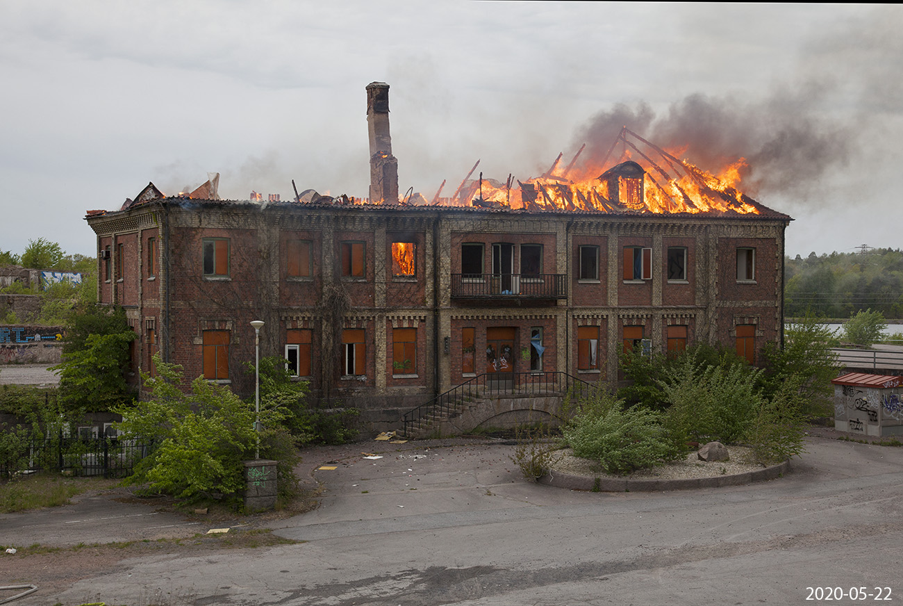 En anlagd brand blev slutet för den anrika kontorsbyggnaden.