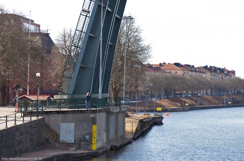 Första "shipspottern" stog vid klaffbron i Trollhättan.
